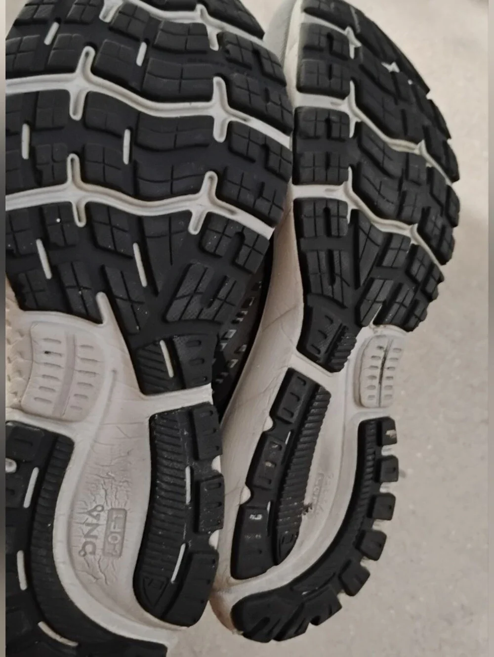 Brooks Ghost Men's Running Shoes - Gray & Black